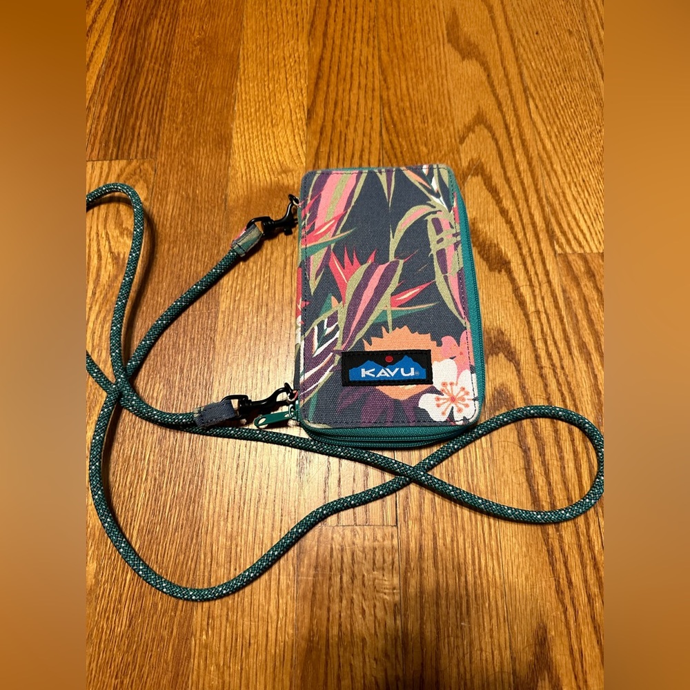 Kavu Go-time crossbody wallet